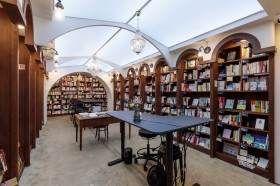 共同型（シェア型）書店〈PASSAGE by ALL REVIEWS〉の誕生と成長（明治大学名誉教授、共同書店PASSAGE by ALL REVIEWS プロデューサー 鹿島茂）